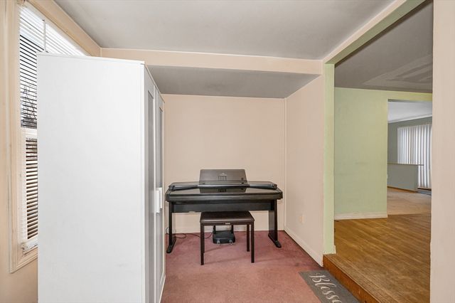 126 Groton Road, Chelmsford, MA 01863