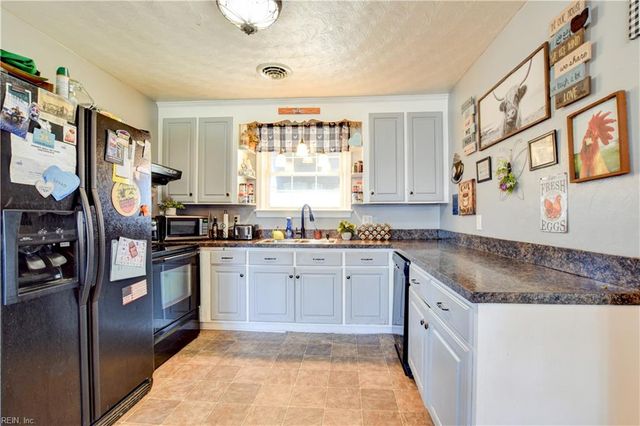 44 N Court ST, Windsor, VA 23487