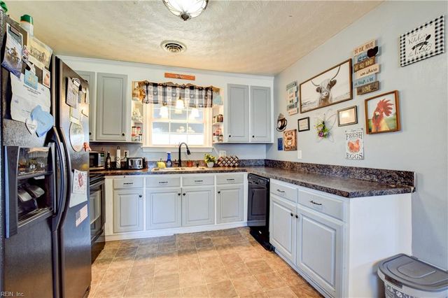 44 N Court ST, Windsor, VA 23487