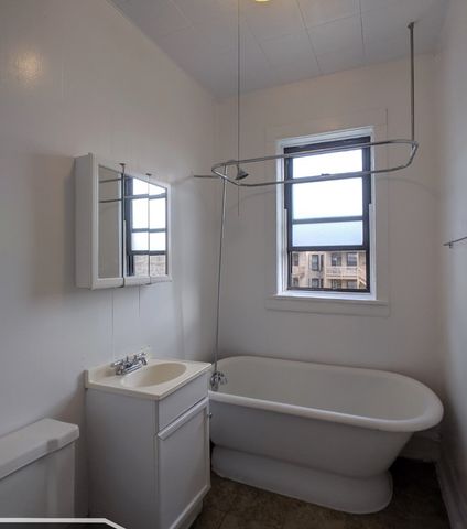 2518 N Kedzie Avenue 3W, Chicago, IL 60647