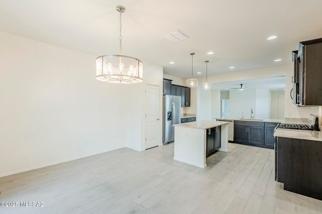 860 W Calle Nicoya, Sahuarita, AZ 85629