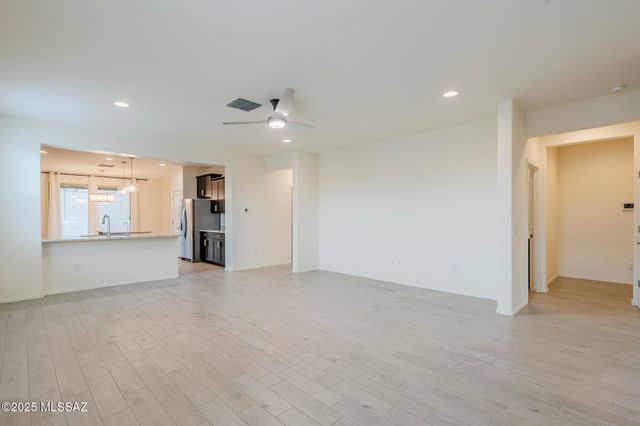 860 W Calle Nicoya, Sahuarita, AZ 85629