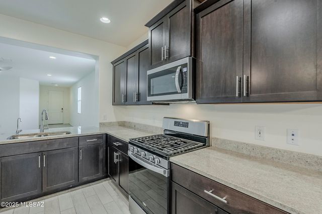 860 W Calle Nicoya, Sahuarita, AZ 85629