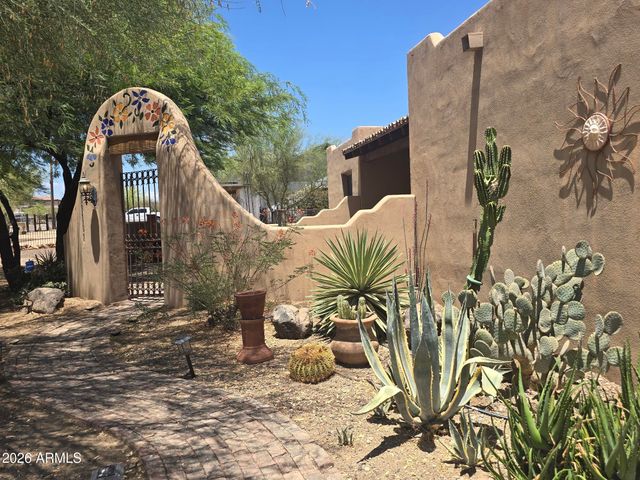39507 N 10TH Street, Phoenix, AZ 85086