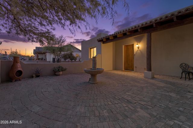 39507 N 10TH Street, Phoenix, AZ 85086