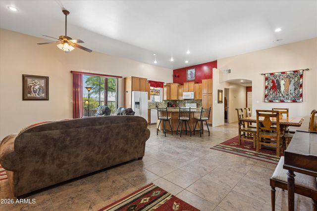 39507 N 10TH Street, Phoenix, AZ 85086