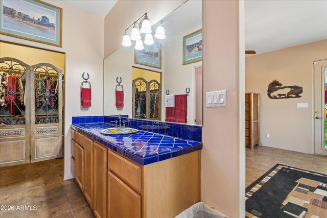 39507 N 10TH Street, Phoenix, AZ 85086