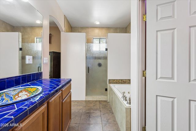 39507 N 10TH Street, Phoenix, AZ 85086