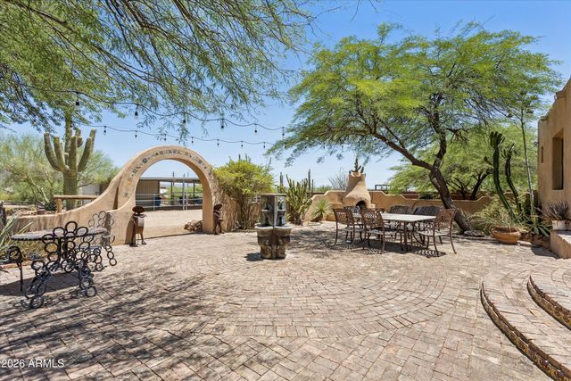 39507 N 10TH Street, Phoenix, AZ 85086
