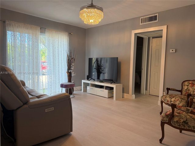 5270 NE 6th Ave E29, Oakland Park, FL 33334