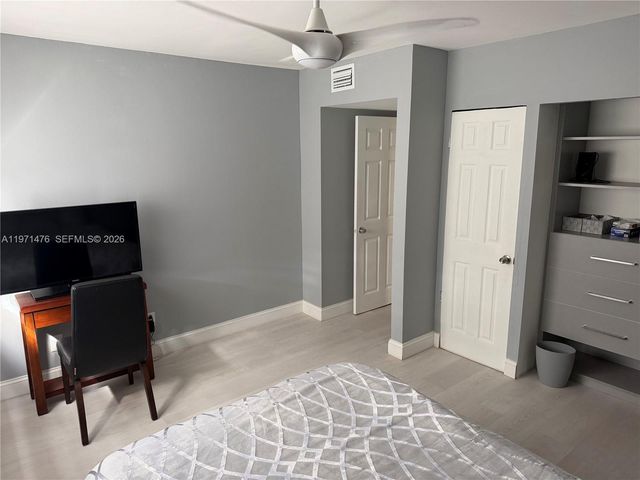 5270 NE 6th Ave E29, Oakland Park, FL 33334