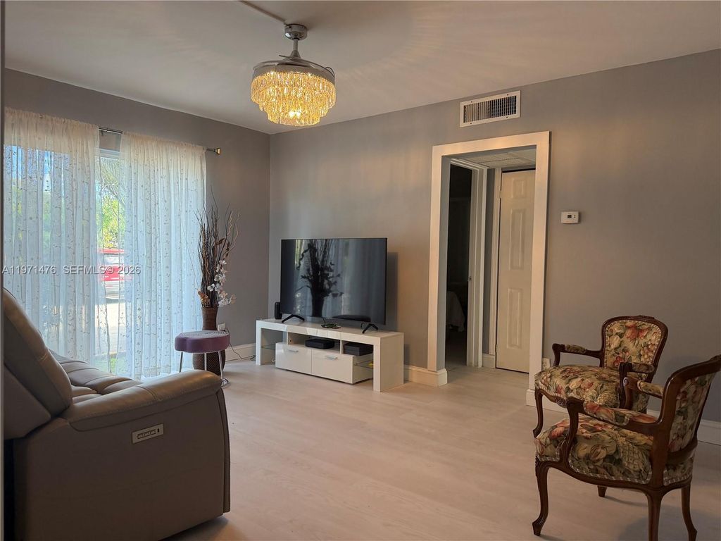 5270 NE 6th Ave E29, Oakland Park, FL 33334