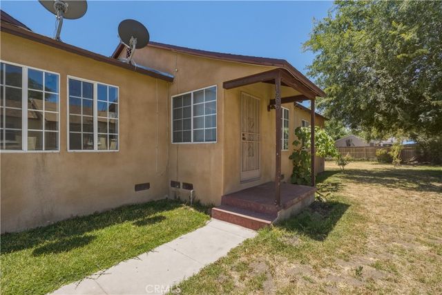 1564 Genevieve, San Bernardino, CA 92405