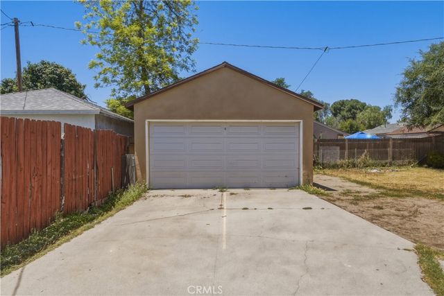 1564 Genevieve, San Bernardino, CA 92405