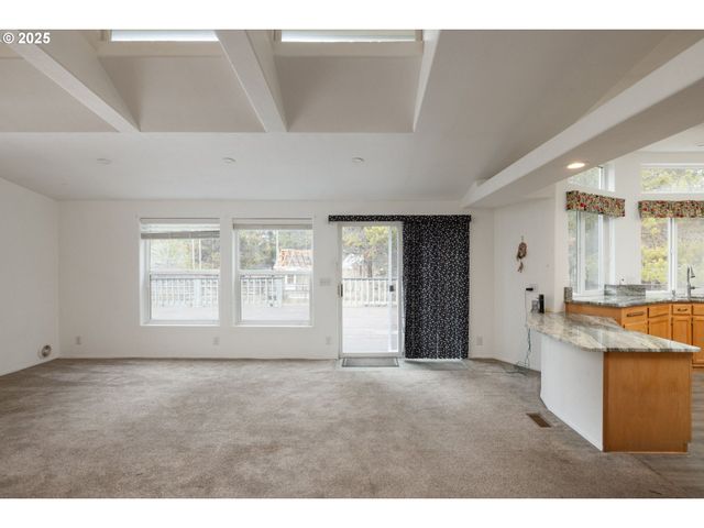 15728 EASTWIND Ct, La Pine, OR 97739