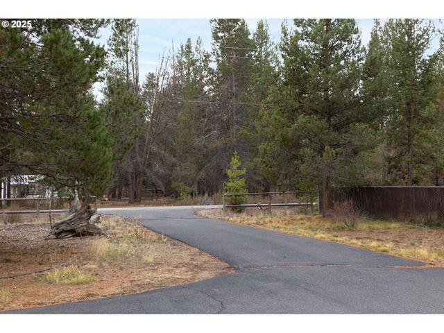 15728 EASTWIND Ct, La Pine, OR 97739