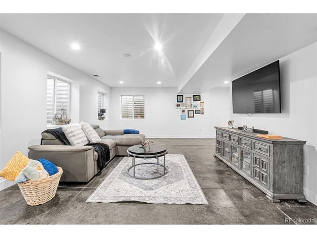 5564 Laredo St, Denver, CO 80239