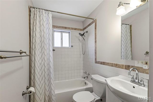 835 N Forest Avenue, Webster Groves, MO 63119