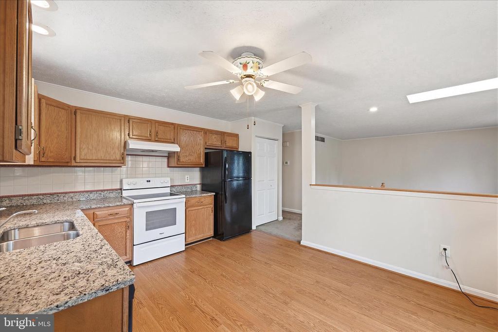 Image 1 of property listing at 810 205TH ST, Pasadena, MD 21122