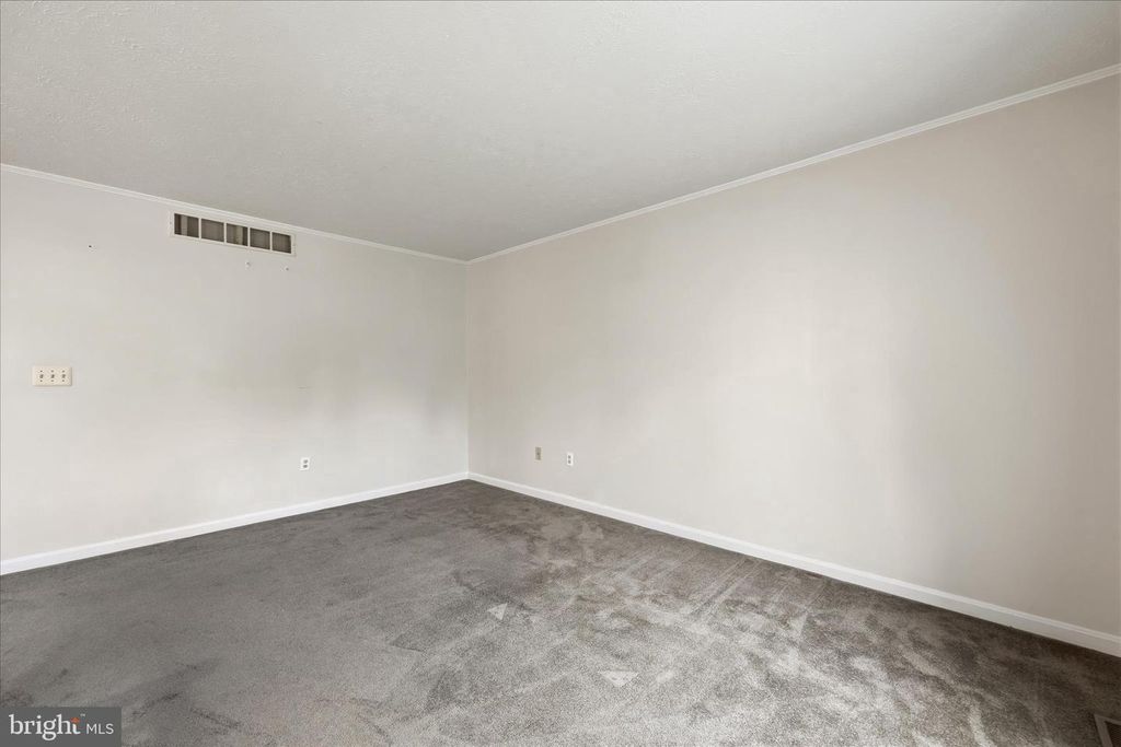 Image 10 of property listing at 810 205TH ST, Pasadena, MD 21122