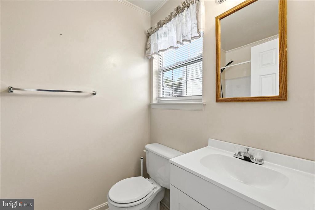 Image 11 of property listing at 810 205TH ST, Pasadena, MD 21122
