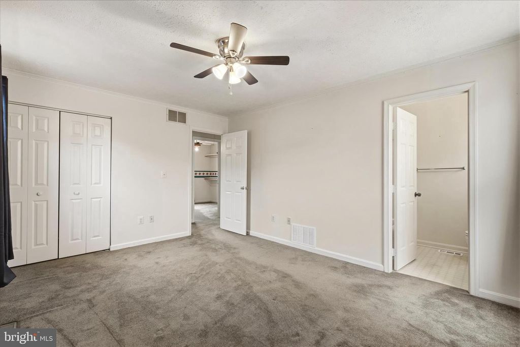 Image 13 of property listing at 810 205TH ST, Pasadena, MD 21122