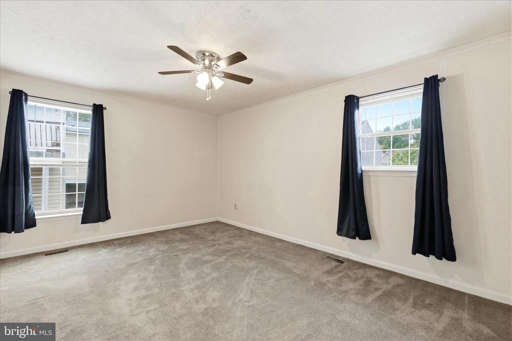Image 15 of property listing at 810 205TH ST, Pasadena, MD 21122