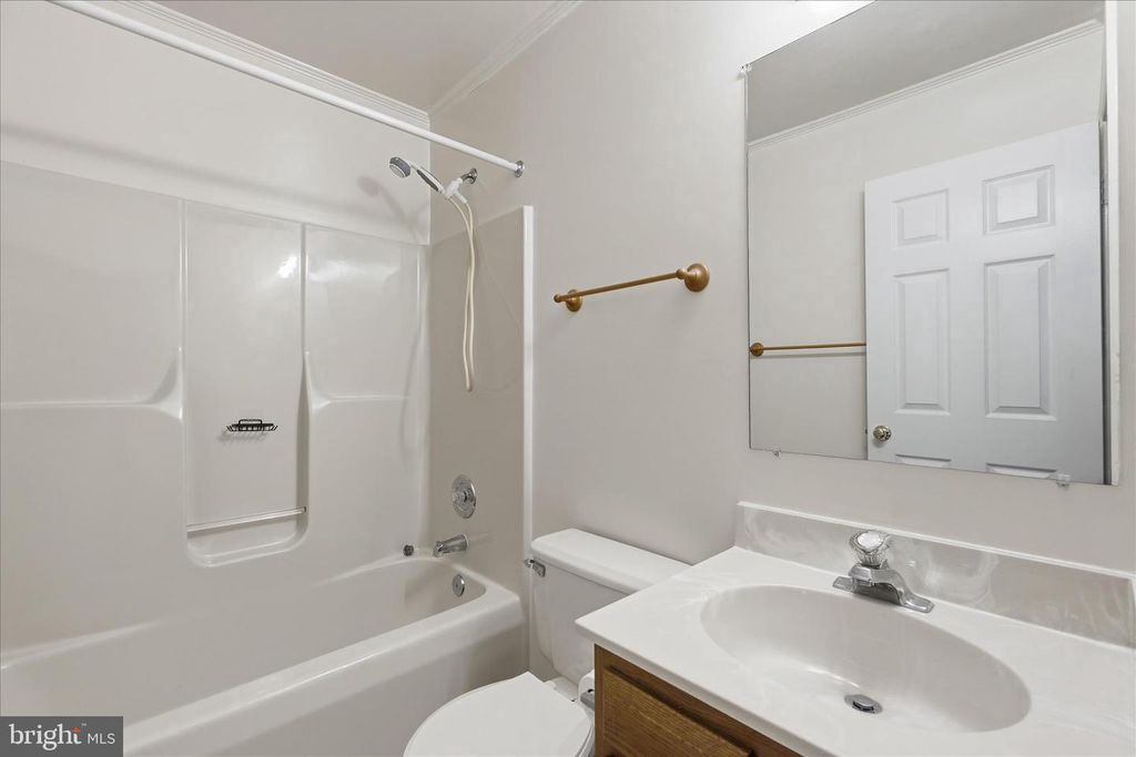 Image 18 of property listing at 810 205TH ST, Pasadena, MD 21122