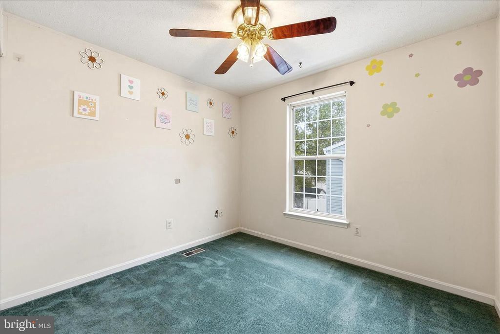 Image 19 of property listing at 810 205TH ST, Pasadena, MD 21122