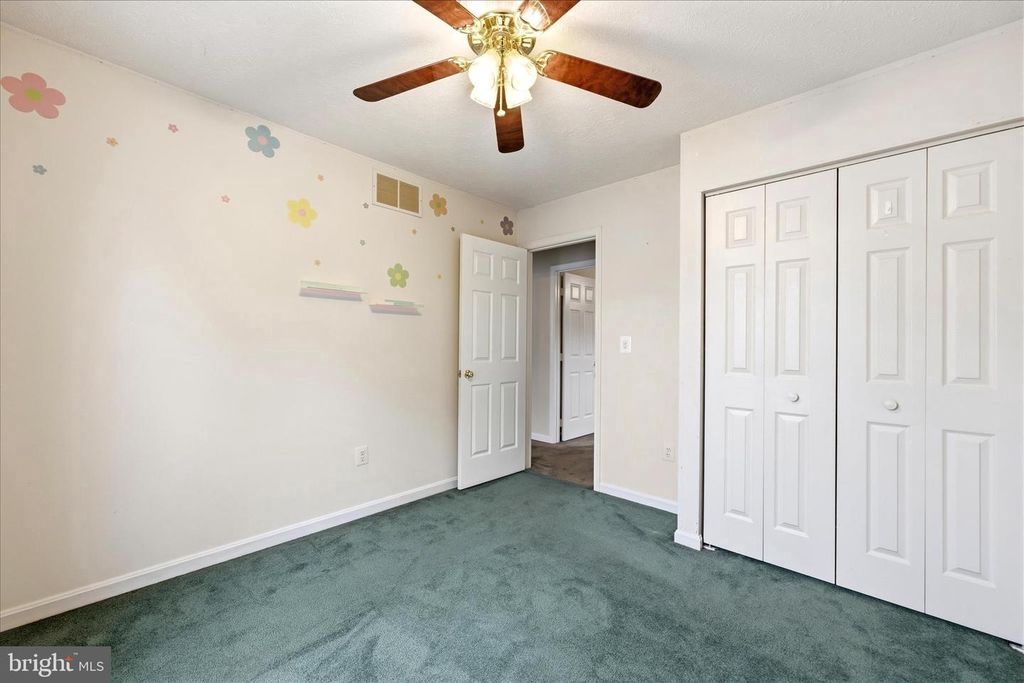 Image 20 of property listing at 810 205TH ST, Pasadena, MD 21122