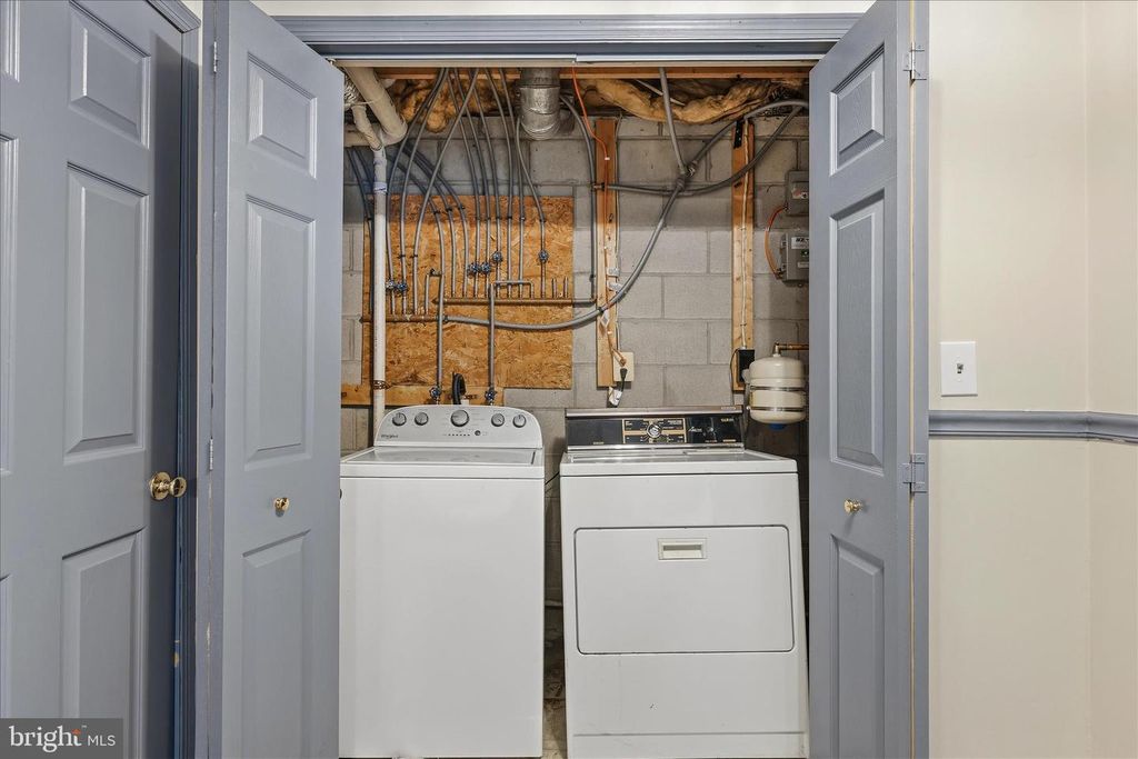 Image 39 of property listing at 810 205TH ST, Pasadena, MD 21122