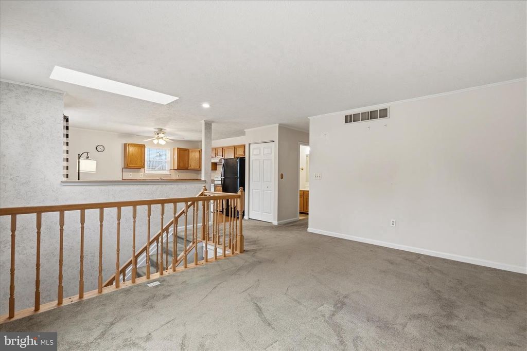 Image 4 of property listing at 810 205TH ST, Pasadena, MD 21122
