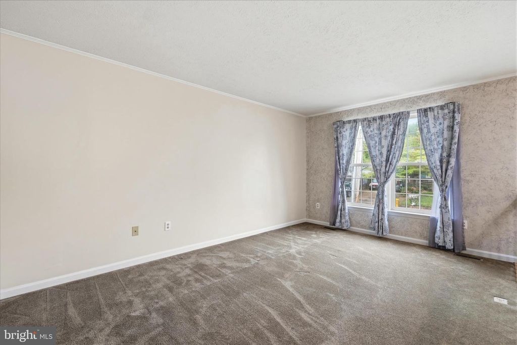 Image 8 of property listing at 810 205TH ST, Pasadena, MD 21122