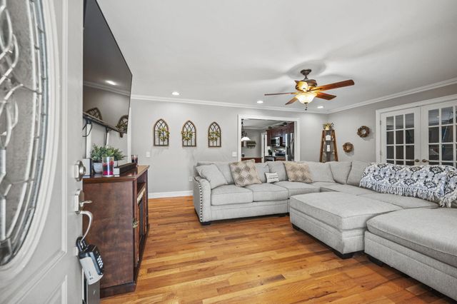 233 Cunningham Lane, Winchester, KY 40391