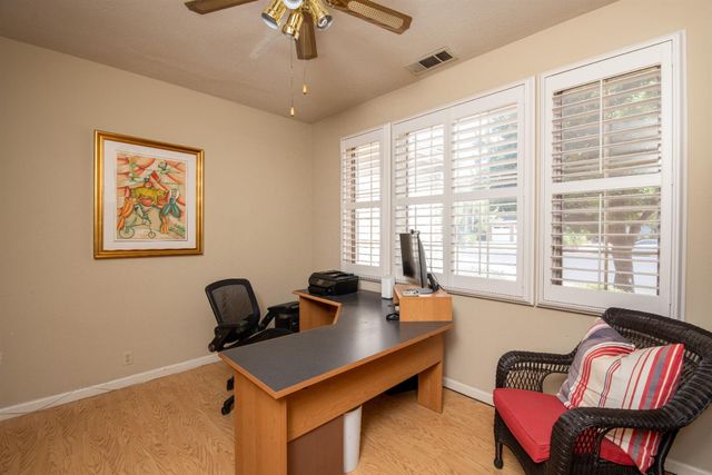 2705 Lake Front Ct, Modesto, CA 95355