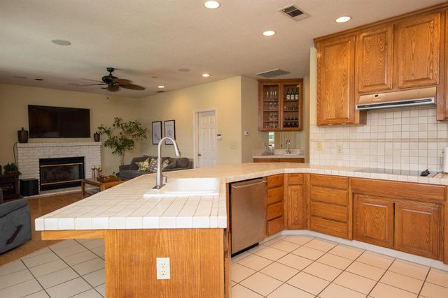 2705 Lake Front Ct, Modesto, CA 95355