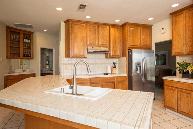 2705 Lake Front Ct, Modesto, CA 95355