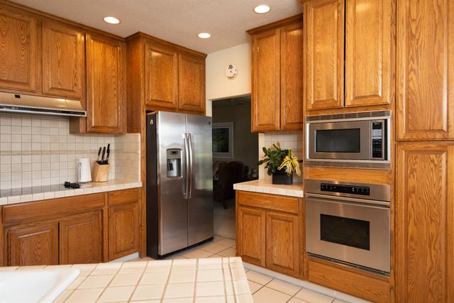 2705 Lake Front Ct, Modesto, CA 95355