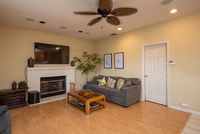 2705 Lake Front Ct, Modesto, CA 95355