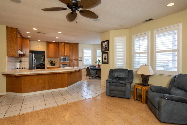 2705 Lake Front Ct, Modesto, CA 95355