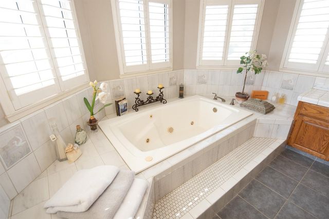 2705 Lake Front Ct, Modesto, CA 95355