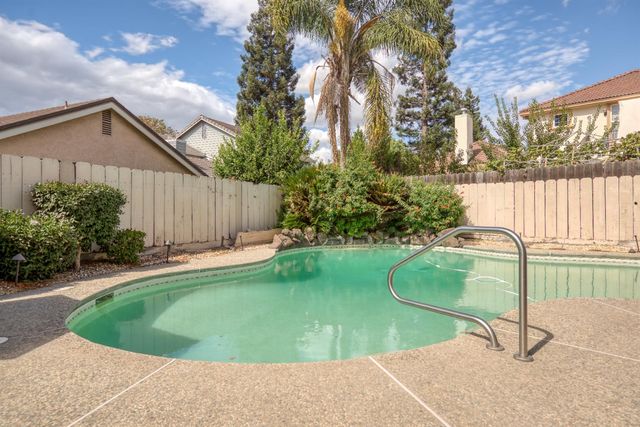 2705 Lake Front Ct, Modesto, CA 95355