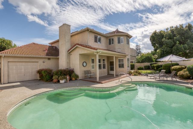 2705 Lake Front Ct, Modesto, CA 95355