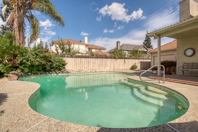 2705 Lake Front Ct, Modesto, CA 95355