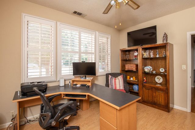 2705 Lake Front Ct, Modesto, CA 95355