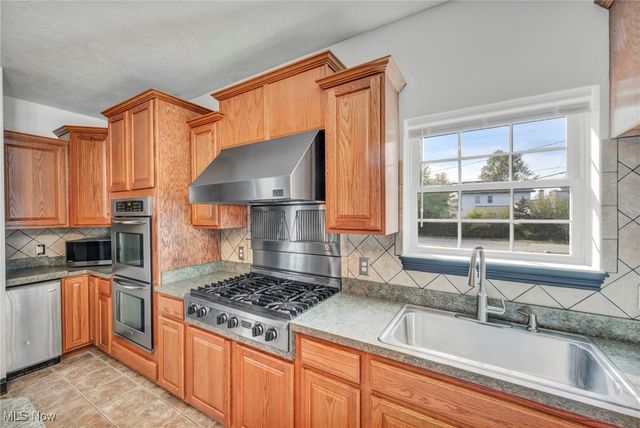 38514 N Beachview Road, Willoughby, OH 44094