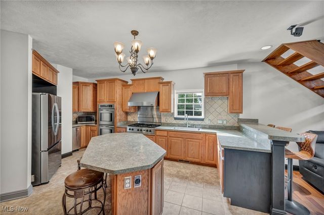 38514 N Beachview Road, Willoughby, OH 44094