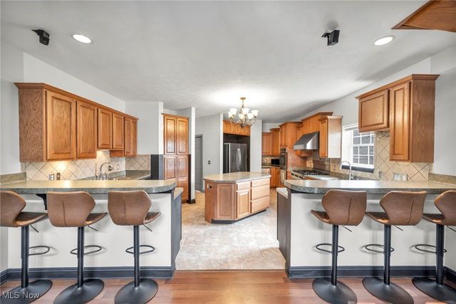 38514 N Beachview Road, Willoughby, OH 44094