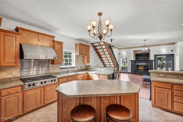 38514 N Beachview Road, Willoughby, OH 44094