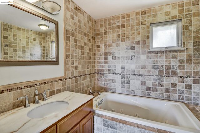 3314 Storer Ave, Oakland, CA 94619